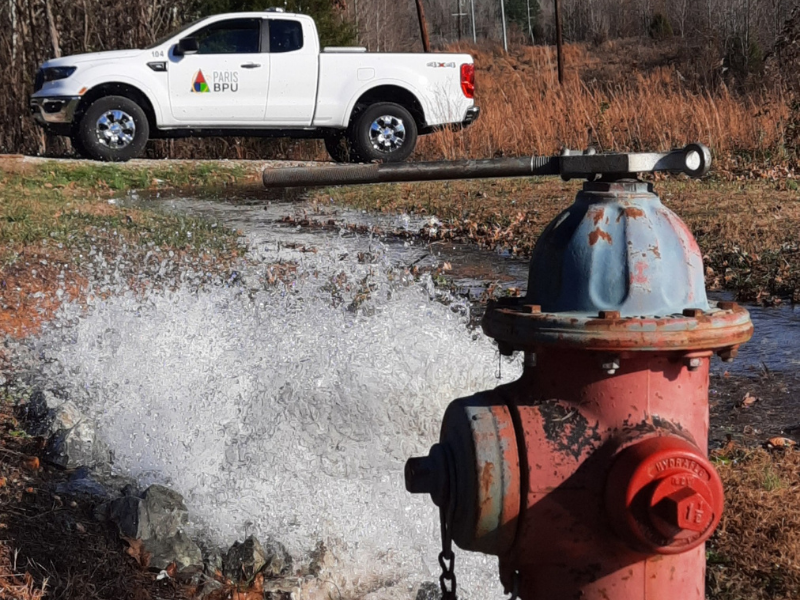 Paris BPU flushes hydrant in Henry County.